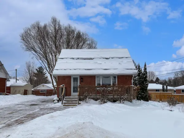 Renfrew, ON K7V 1A5,64 Mclean ST