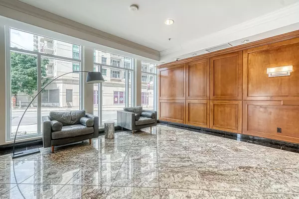 Lower Town - Sandy Hill, ON K1N 0B6,195 BESSERER ST #804