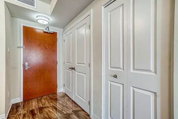 Lower Town - Sandy Hill, ON K1N 0B6,195 BESSERER ST #804