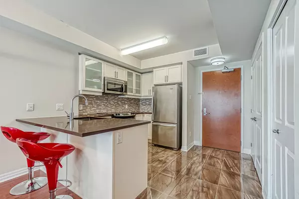 Lower Town - Sandy Hill, ON K1N 0B6,195 BESSERER ST #804