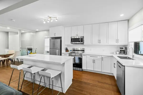 Hamilton, ON L8H 4E4,18 Park ROW N