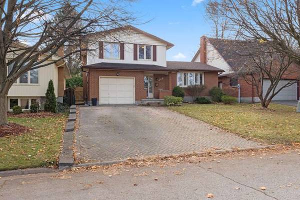 349 Highview CRES, London South, ON N6J 4E2