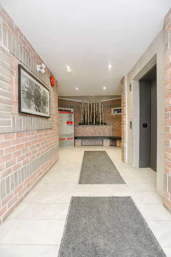 London East, ON N5V 4J8,2228 Trafalgar ST #209