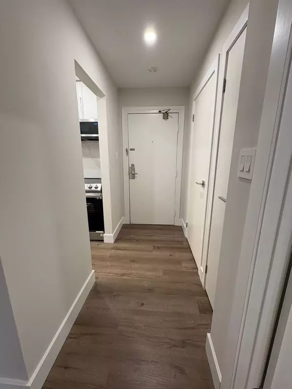 London East, ON N5V 4J8,2228 Trafalgar ST #209