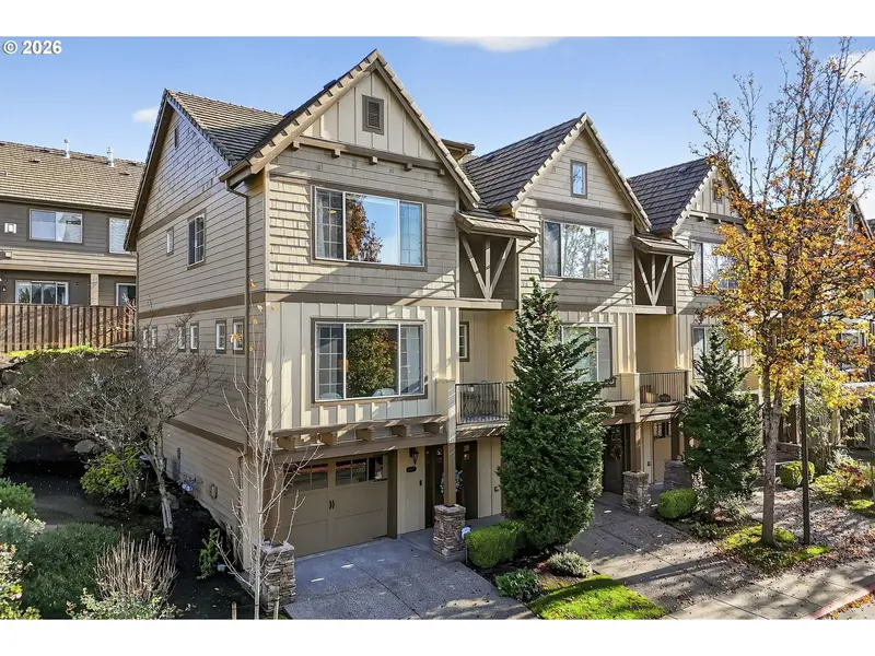 2064 NW VILLAGE CIR #44, Portland, OR 97229