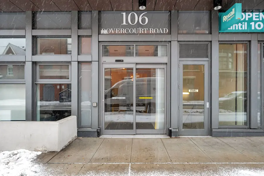106 Dovercourt RD #301, Toronto C01, ON M6J 0G4