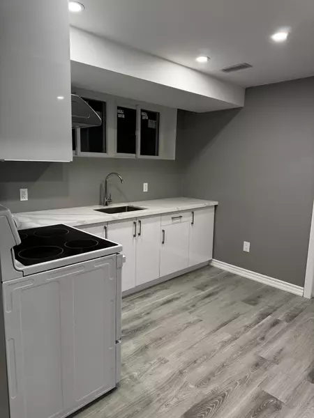 148 Skyharbour DR, Brampton, ON L6Y 0C1