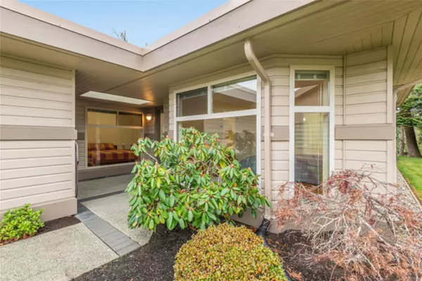 French Creek, BC V9P 2B8,910 Lakes Blvd