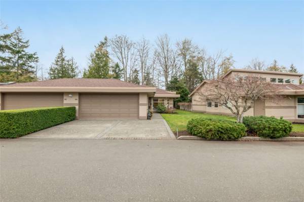 910 Lakes Blvd, French Creek, BC V9P 2B8