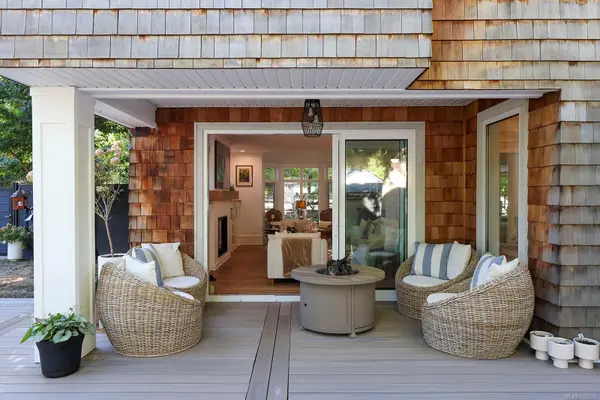 Qualicum Beach, BC V9K 1E3,563 Eaglecrest Dr