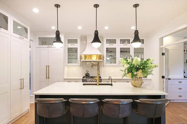 Qualicum Beach, BC V9K 1E3,563 Eaglecrest Dr