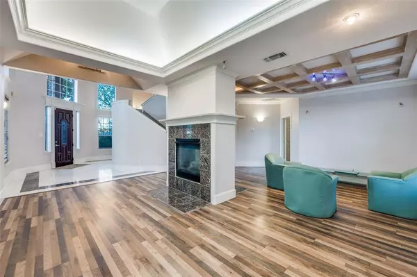 Arlington, TX 76012,1805 Old Oak Drive