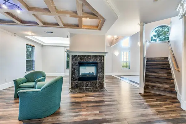 Arlington, TX 76012,1805 Old Oak Drive