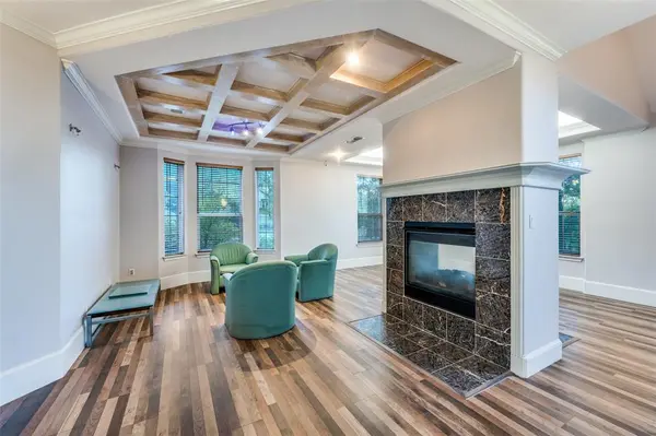 Arlington, TX 76012,1805 Old Oak Drive