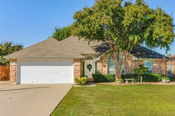 511 Oak Crest Street, Lake Dallas, TX 75065