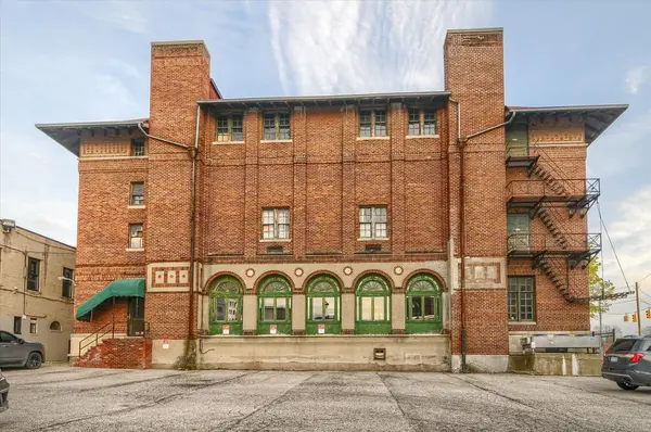 Flint, MI 48502,142 W 2nd ST