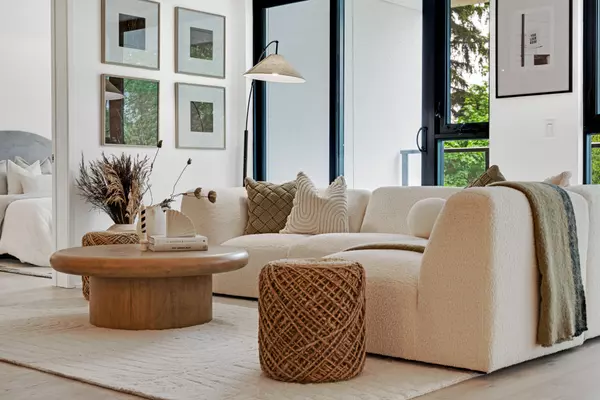 Toronto C10, ON M4P 1Z8,200 Keewatin AVE #PH410