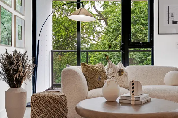 Toronto C10, ON M4P 1Z8,200 Keewatin AVE #PH410