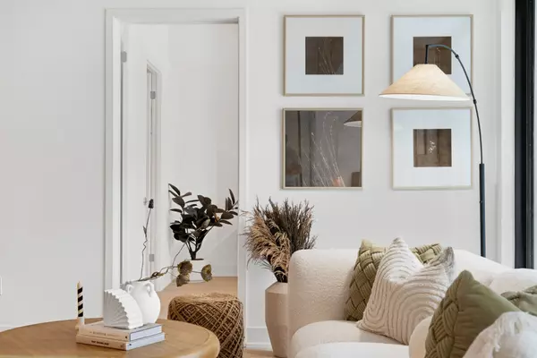 Toronto C10, ON M4P 1Z8,200 Keewatin AVE #PH410