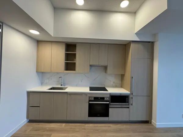 Toronto C15, ON M2K 0J1,25 25 McMahon DR #503