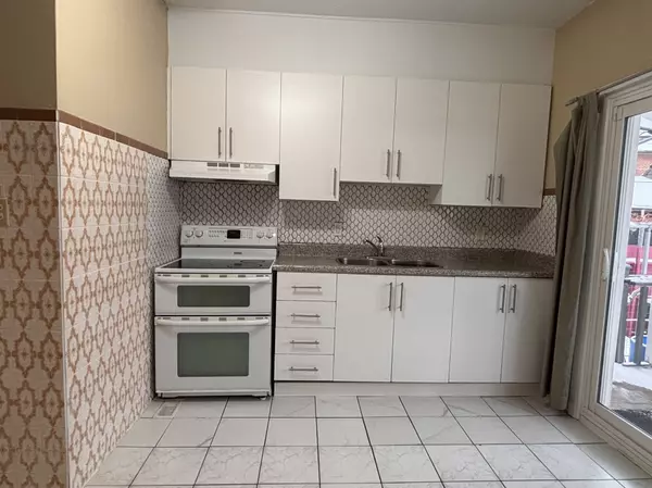 Toronto C01, ON M6H 3K9,768 Dufferin ST