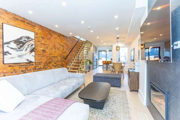 261 Howland AVE, Toronto C02, ON M5R 3B7