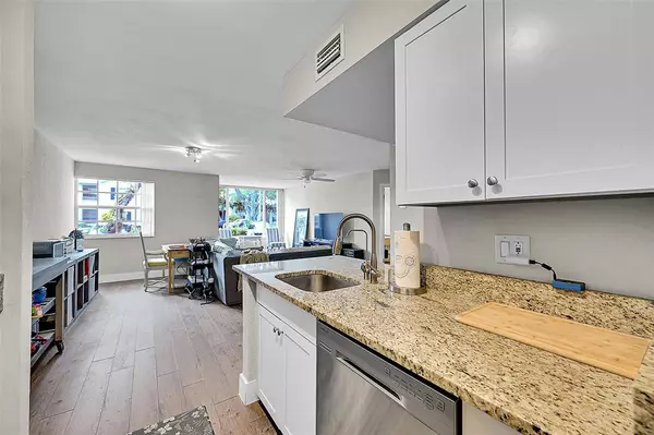 Oakland Park, FL 33309,2841 N Oakland Forest Dr #106