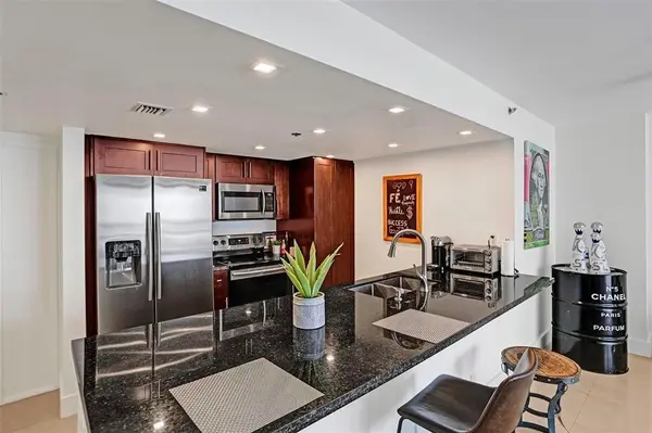 North Bay Village, FL 33141,7601 E Treasure Dr #1524