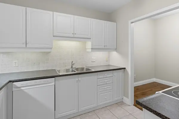 Burlington, ON L7P 5B8,2075 Amherst Heights DR #211