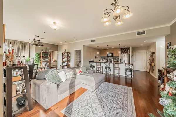 Dallas, TX 75202,1200 Main Street #306