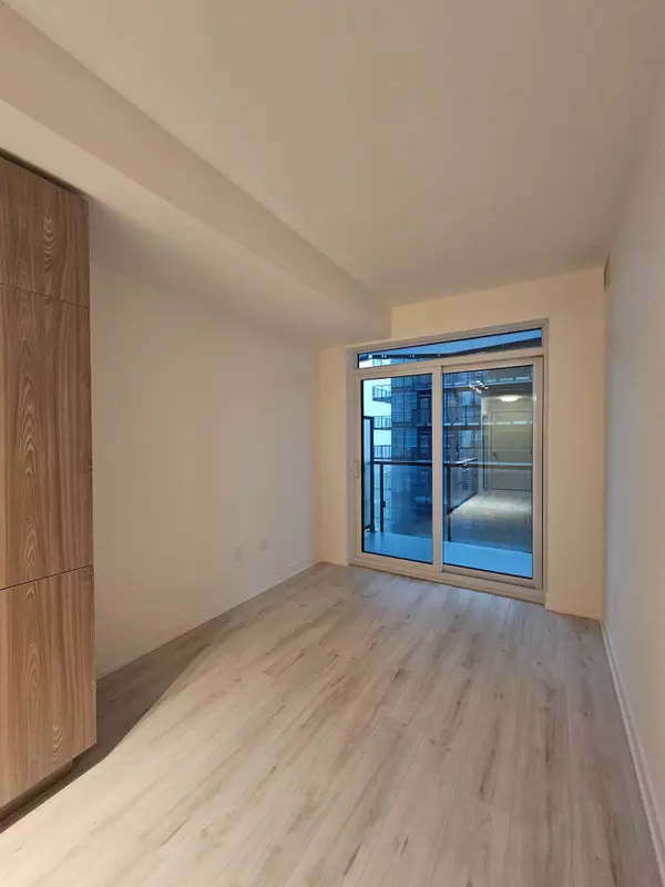 Toronto C10, ON M4P 0E9,110 Broadway AVE #2106