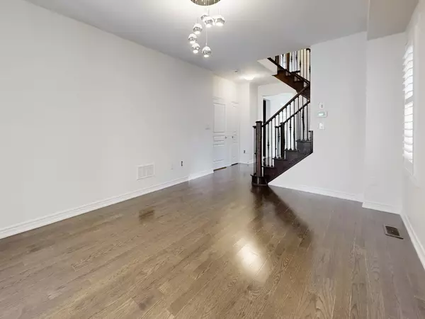 Brampton, ON L7A 4J5,10 Lloyd CRES