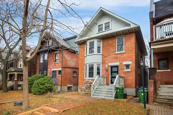 46 Cowan AVE #Lower #A, Toronto W01, ON M6K 2N4