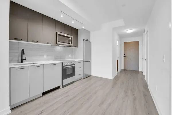 Toronto W02, ON M6N 1K8,2300 St Clair AVE W #811