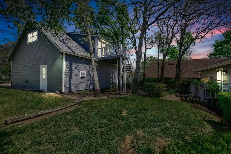 1214 Kiowa Drive E, Lake Kiowa, TX 76240