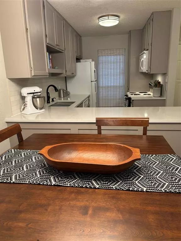 Fort Worth, TX 76133,7429 Kingswood Drive