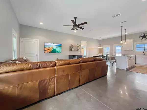 Mineola, TX 75773,20178 County Road 452