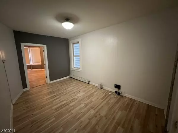 Newark City, NJ 07104,108 Chester Ave #1