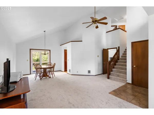 Lake Oswego, OR 97035,5189 ROSEWOOD ST