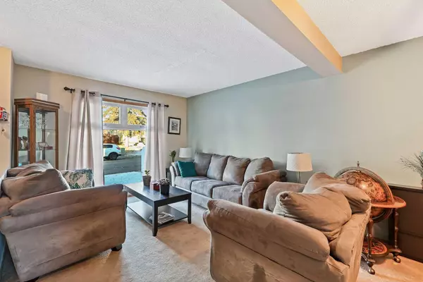 Calgary, AB T3J 1Y6,115 Castlegreen Close NE