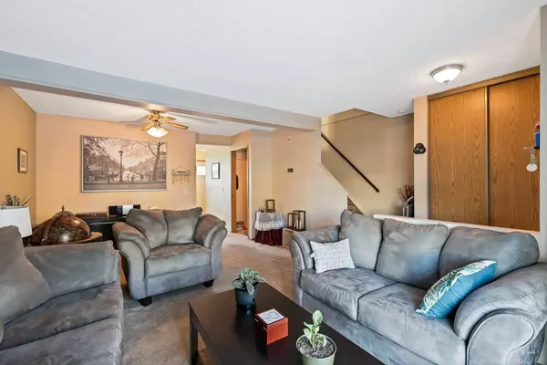 Calgary, AB T3J 1Y6,115 Castlegreen Close NE