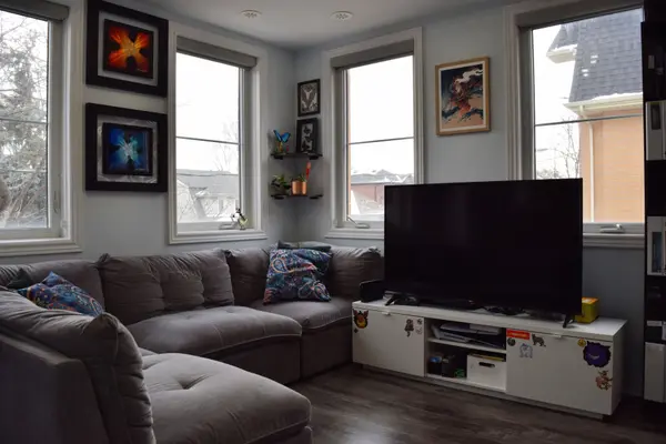 Toronto W04, ON M6E 2S2,370 Hopewell AVE #213