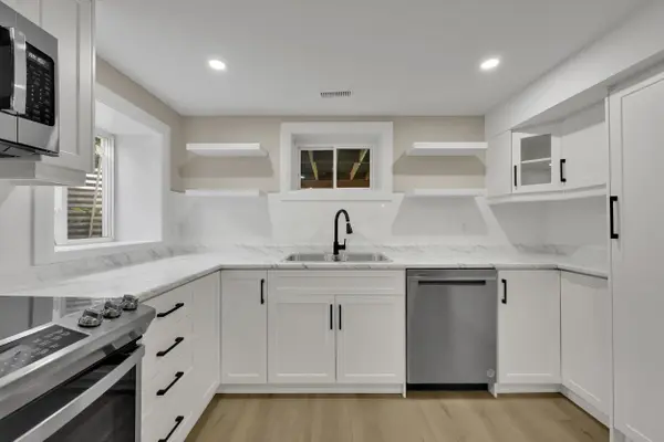 Oakville, ON L6L 2E8,2091 BRIDGE RD