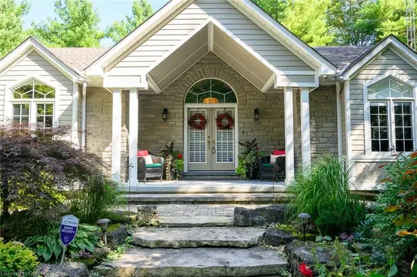 Hamilton, ON L0P 1B0,17 TIMBERRUN CT