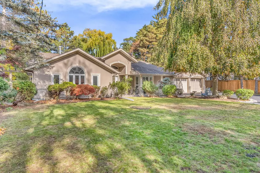 1049 Indian Rd RD, Mississauga, ON L5H 1R6