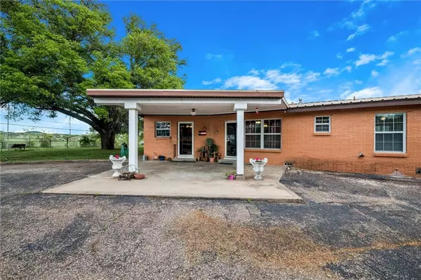 Clifton, TX 76634,611 N Avenue Q Street