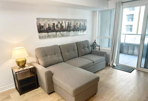 Toronto C01, ON M5V 3P5,270 Wellington ST W #409