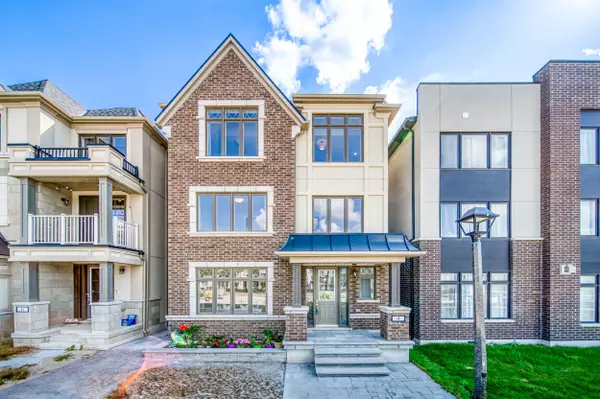 4 Pevensey LN N, Markham, ON L6C 1N6