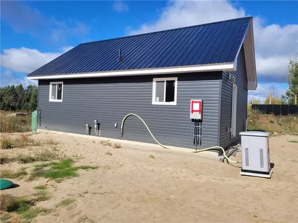 Papineau-cameron, ON P0H 1V0,2120 PAPINEAU RD