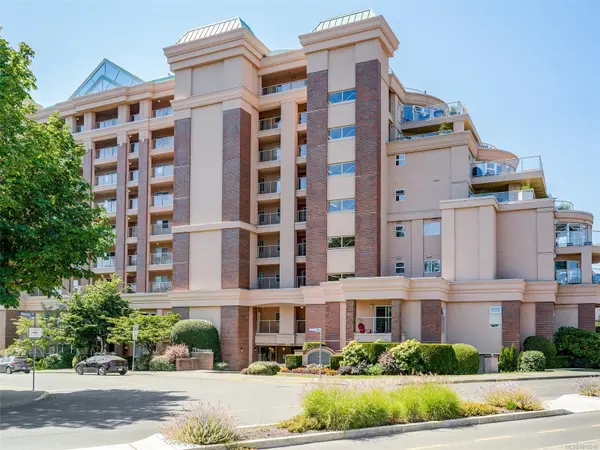 75 Songhees Rd #803, Victoria, BC V9A 7M5